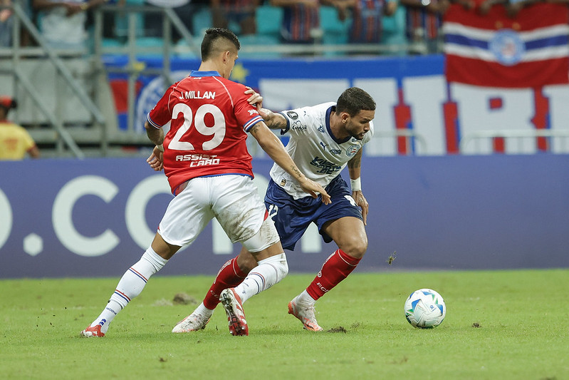 “Fomos como loucos para o ataque”, diz Willian José após derrota